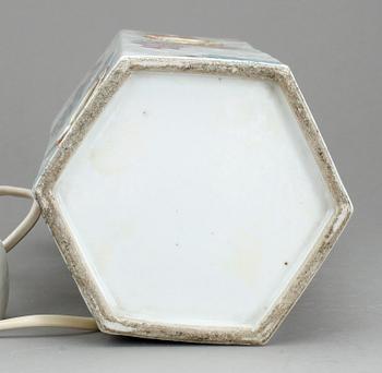BORDSLAMPA, porslin, Kina, sent 1800-tal.