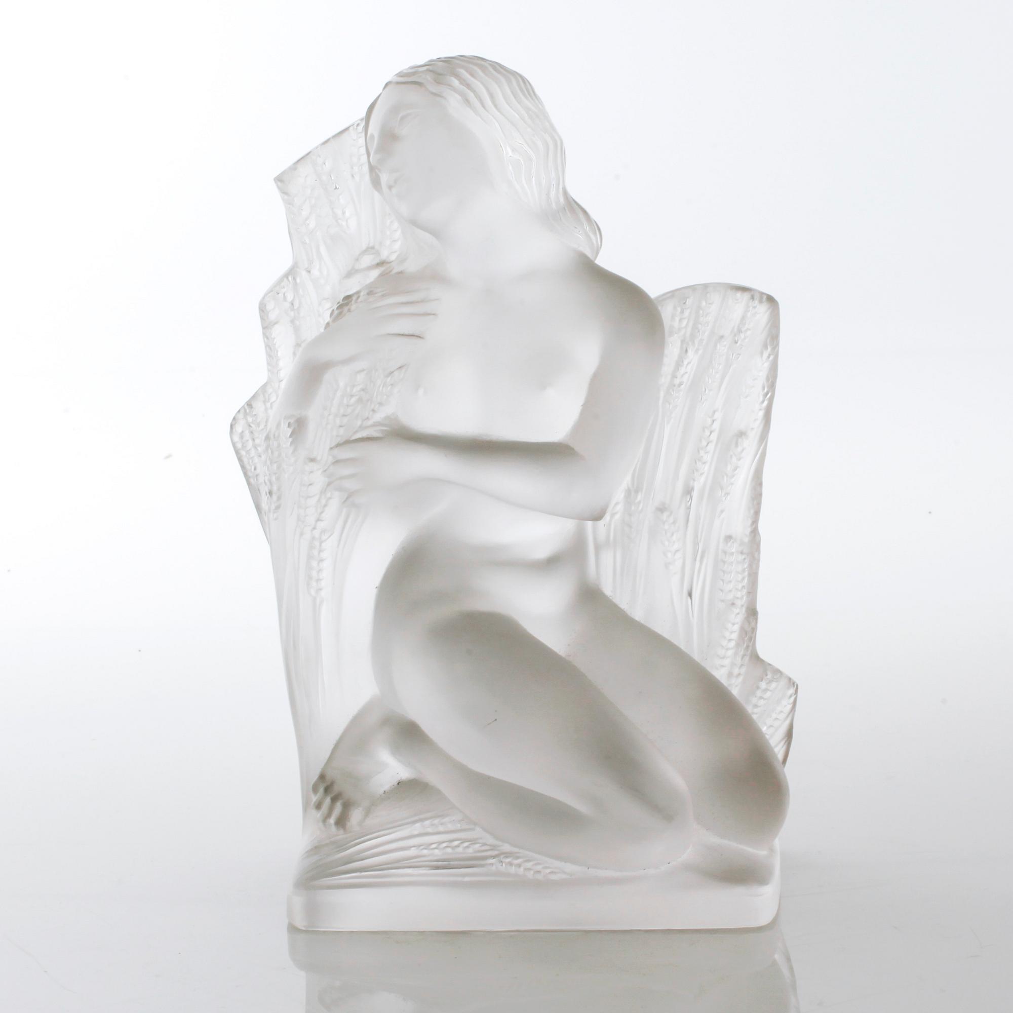 A glass sculpture from Lalique in France from the second half of the 20th century.
