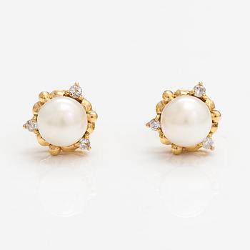 Örhängen, 18K guld, oldade pärlor, diamanter ca 0.09 ct tot.