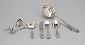 BESTICKSERIE, 58 delar. 800 silver Tyskland tidigt 1900-tal.
Vikt inklusive knivar 4169 g, exklusive knivar 2689 g.