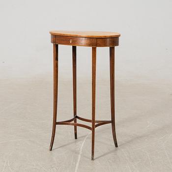 Side table, Gustavian style, first half of the 19th century.