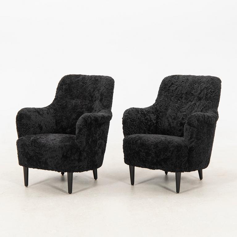 Carl Malmsten, a pair of "Samsas" armchairs, late 20th century.