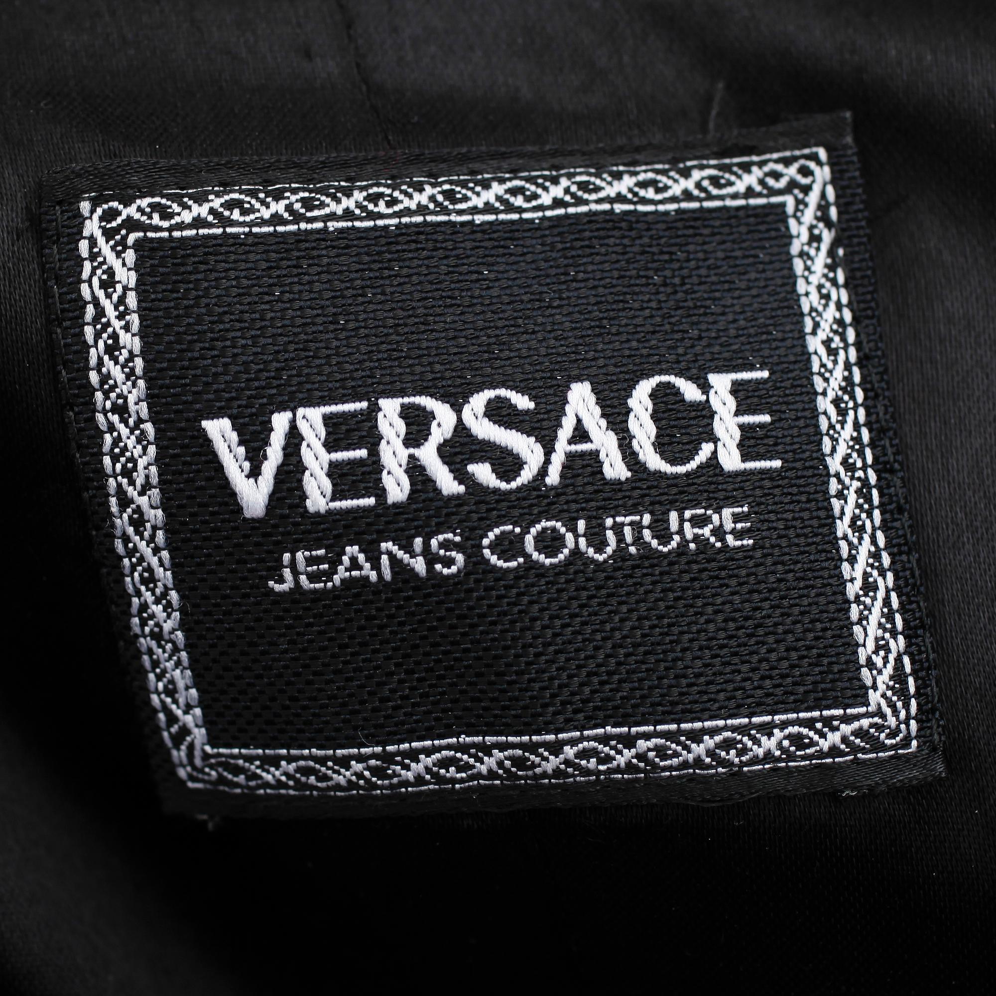 VÄST, Versace Jeans Couture.
