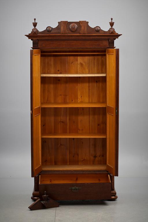 SKÅP, nyrenässans, omkring sekelskiftet 1800/1900.