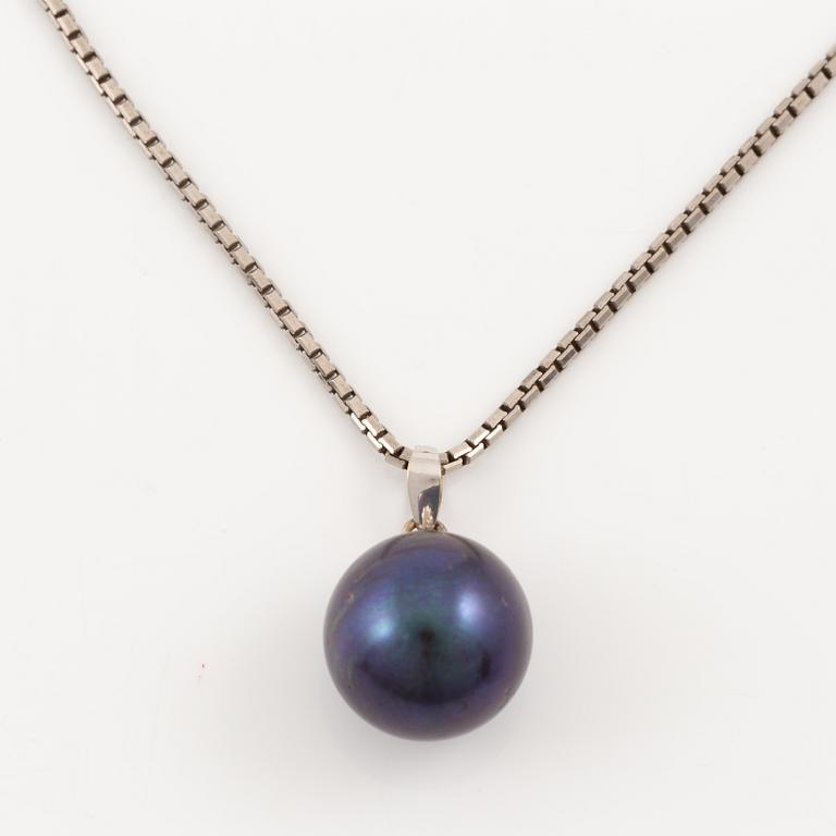Necklace, 18K white gold with Tahitian pearl, chain silver.