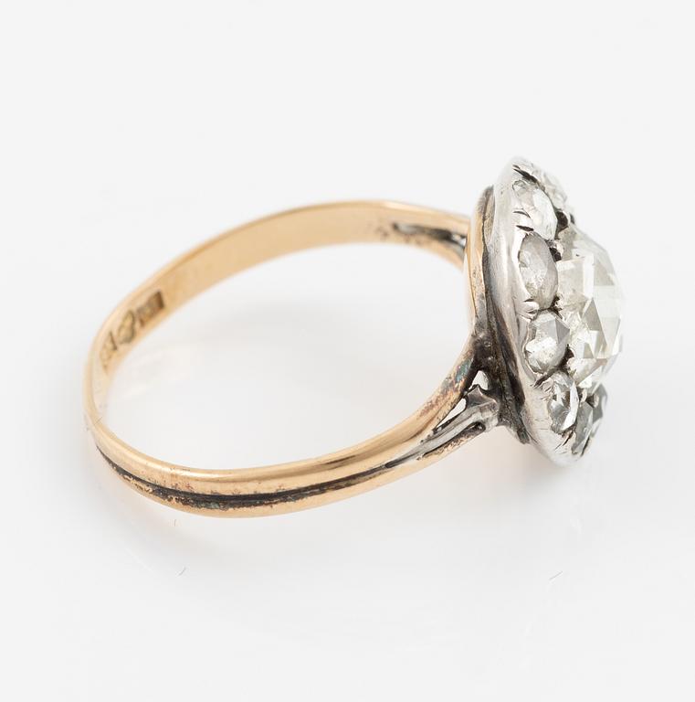 Ring, 18K guld och silver med rosenslipade diamanter.