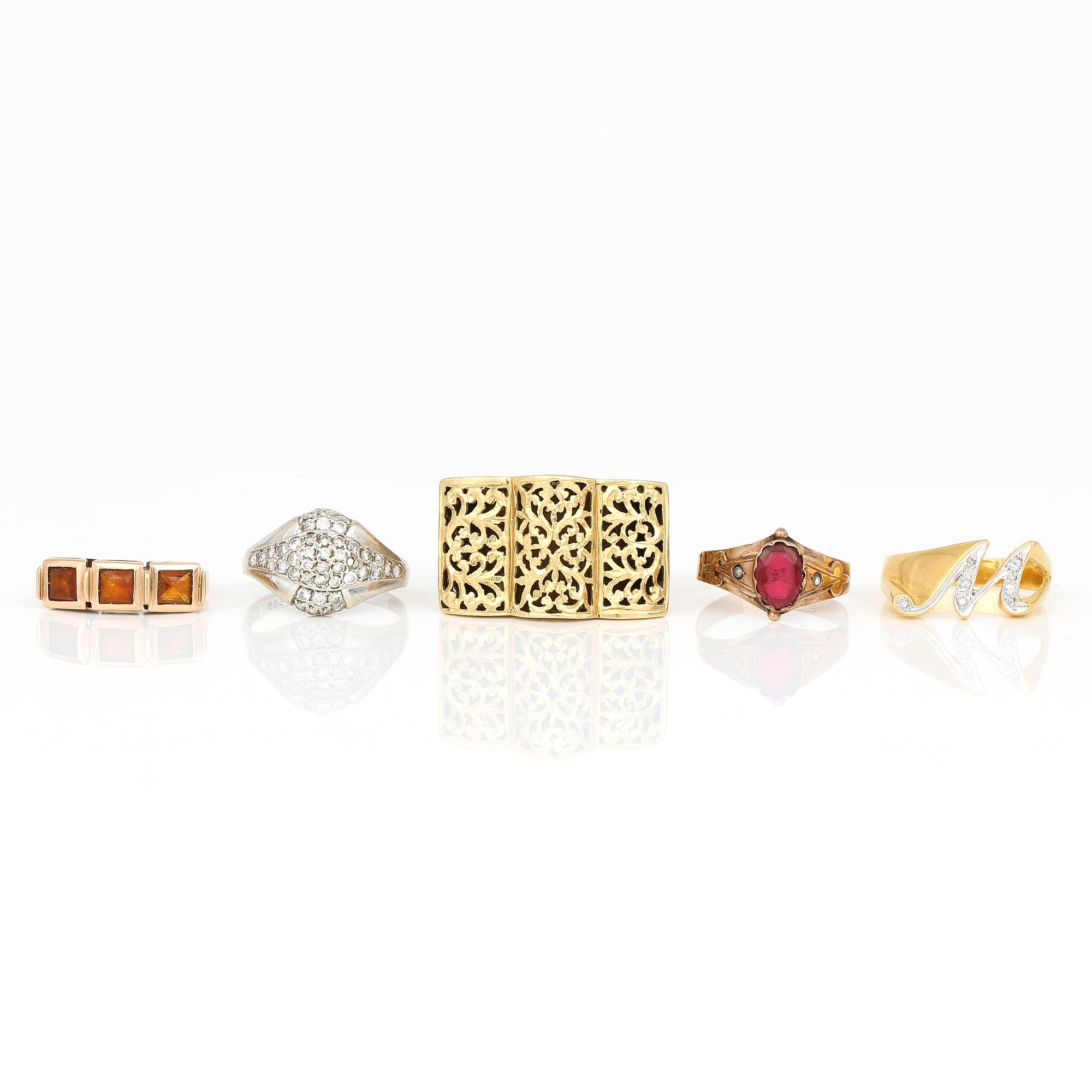 PARTI RINGAR, 5 st, olika guldhalter med bla diamanter. Total vikt ca 24,81 g.