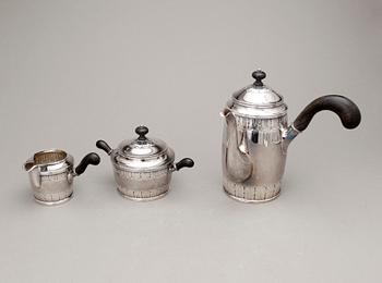 KAFFESERVIS, 3 delar, sterlingsilver, svenska importstämplar, 1900-tal. Total vikt ca 1115 gr.