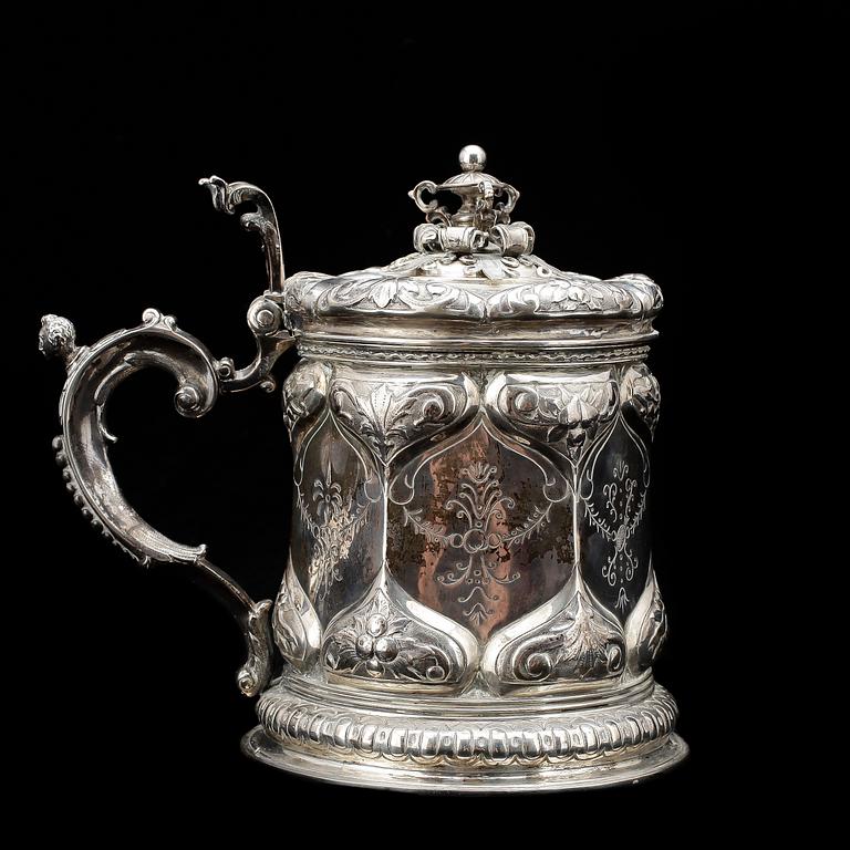 DRYCKESKANNA. silver, renässansstil, importstämplar samt K. Anderson, Stockholm, 1941. Vikt ca1180g.