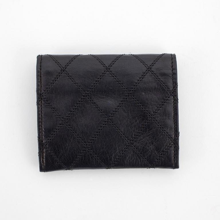 CHANEL, a black quilted leather coin purse.
