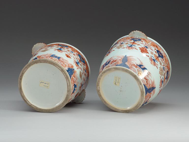 A pair of imari wine coolers, Qing dynasty, early 18th Century.