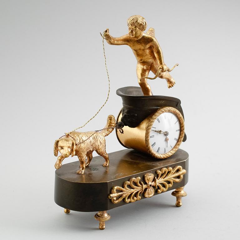 BORDSPENDYL, empire, brons, 1800-talets början.