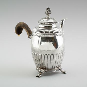 KAFFEKANNA, silver, Johan Petter Grönvall, Stockholm 1834. Vikt ca 679 gram.