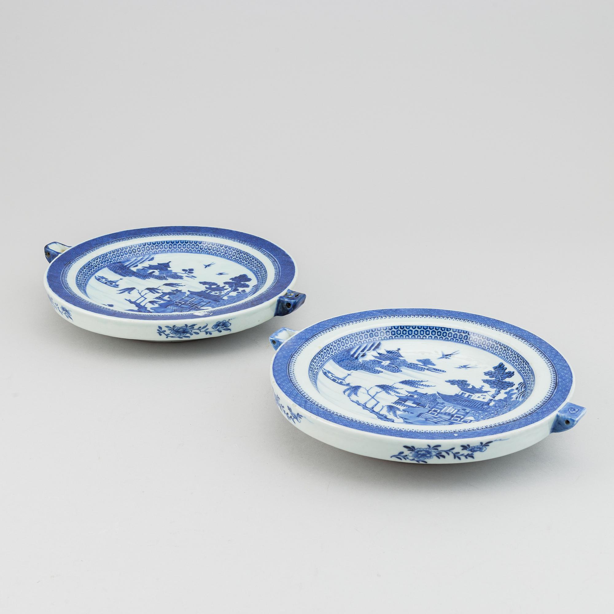 A pair of blue and white hot water dishes, Qing dynasty, Jiaqing (1796-1820).