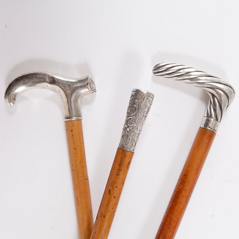 KÄPPAR, 3 st, trä samt silver, 1900-talets första hälft.