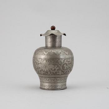 A pewter tea caddy with cover, late Qing dynasty, circa 1900.