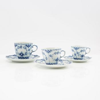 Servis ca 51 dlr "Musselmalet, hel och halvblonde" Royal Copenhagen Danmark porslin sent 1900-tal.