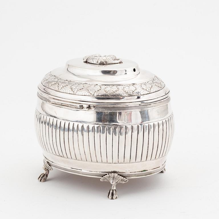A Swedish silver sugar box, mark of Johan Daniel Blomsterwall, Gothenburg 1829.