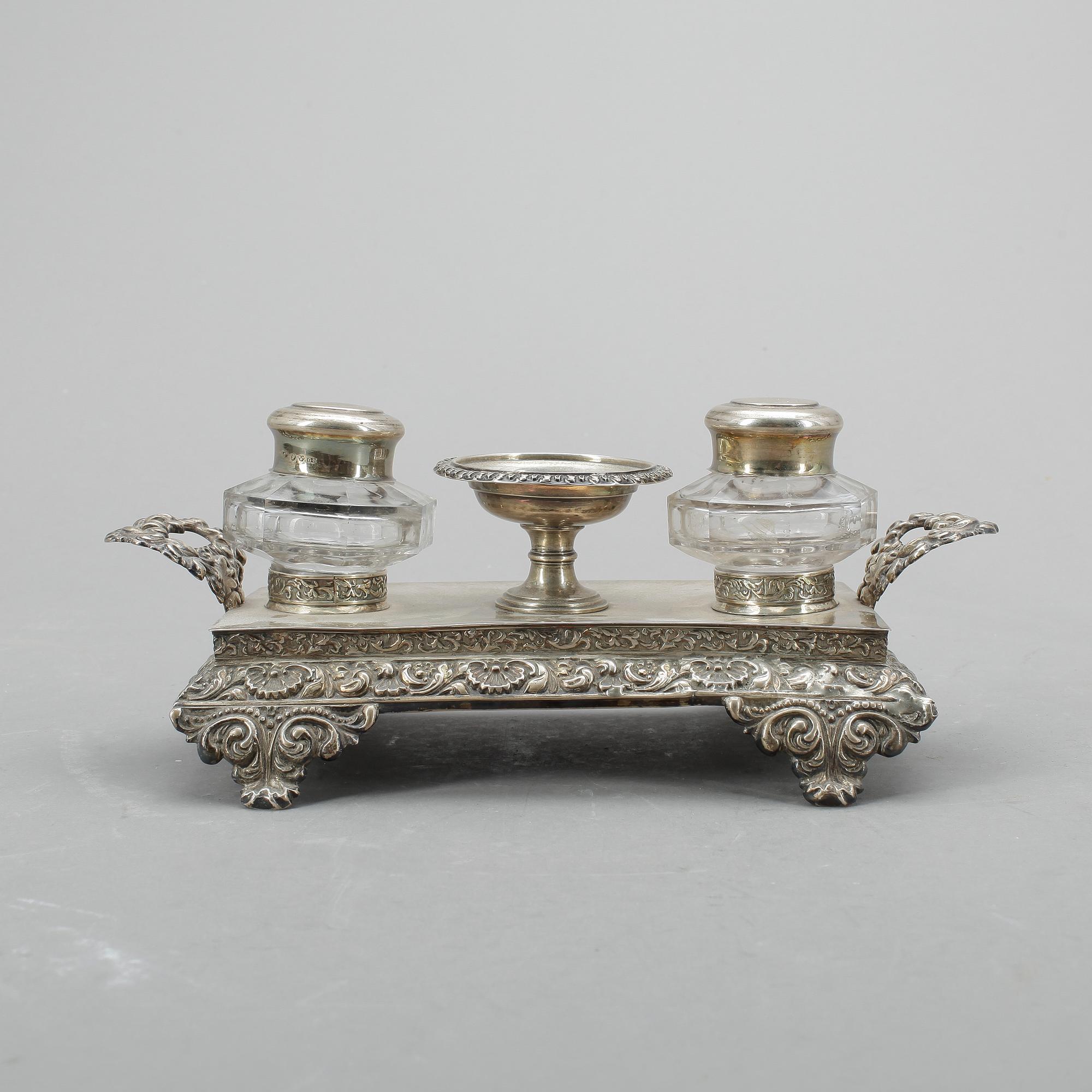 SKRIVSTÄLL, silver, Gustaf Möllenborg, Stockholm, 1841. Vikt ca 295 gram.