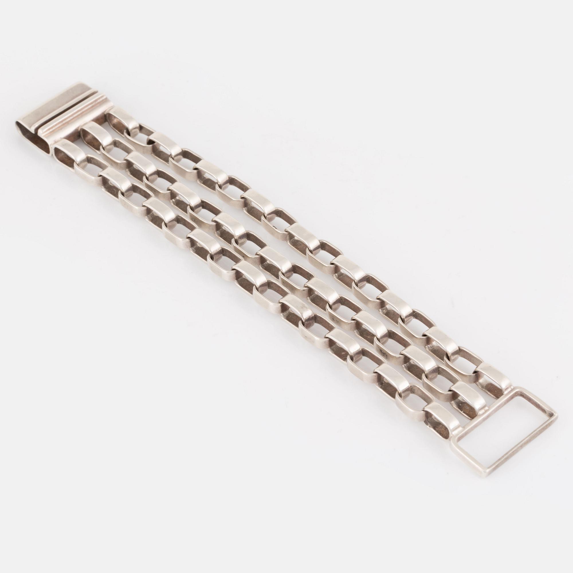 A Sven Erik Högberg silver bracelet.
