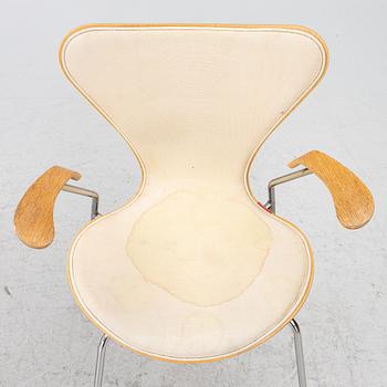 Arne Jacobsen, Armchairs, a pair, “The Seven”, Fritz Hansen, Denmark.