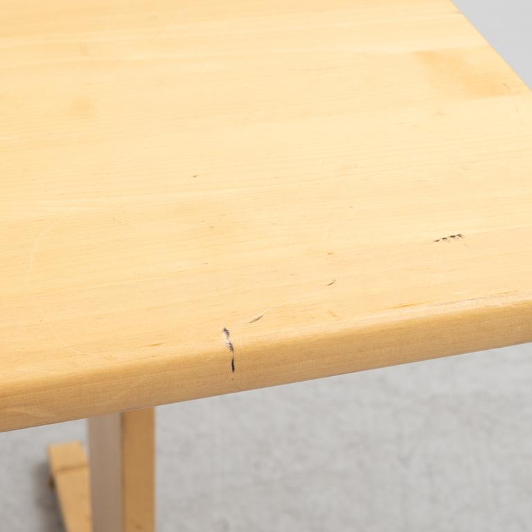 Yngve Ekström, matbord, "Björka", Stolab, 2007.