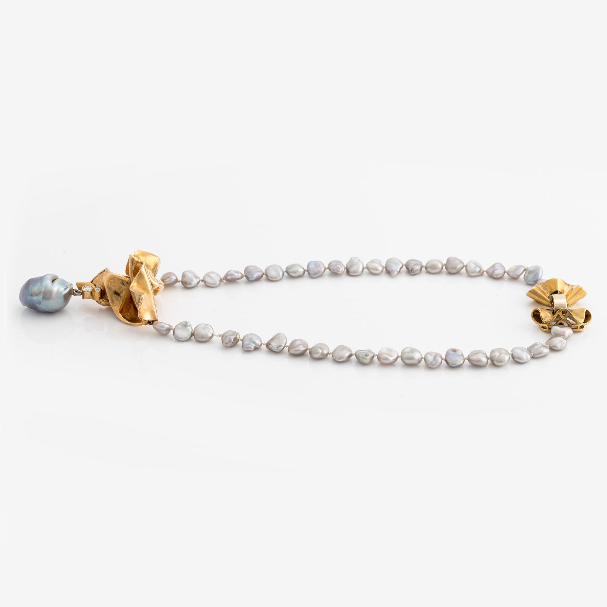 Kristian Nilsson, a necklace, 18K gold with round brilliant-cut diamonds and cultured pearls, Stockholm 1982.