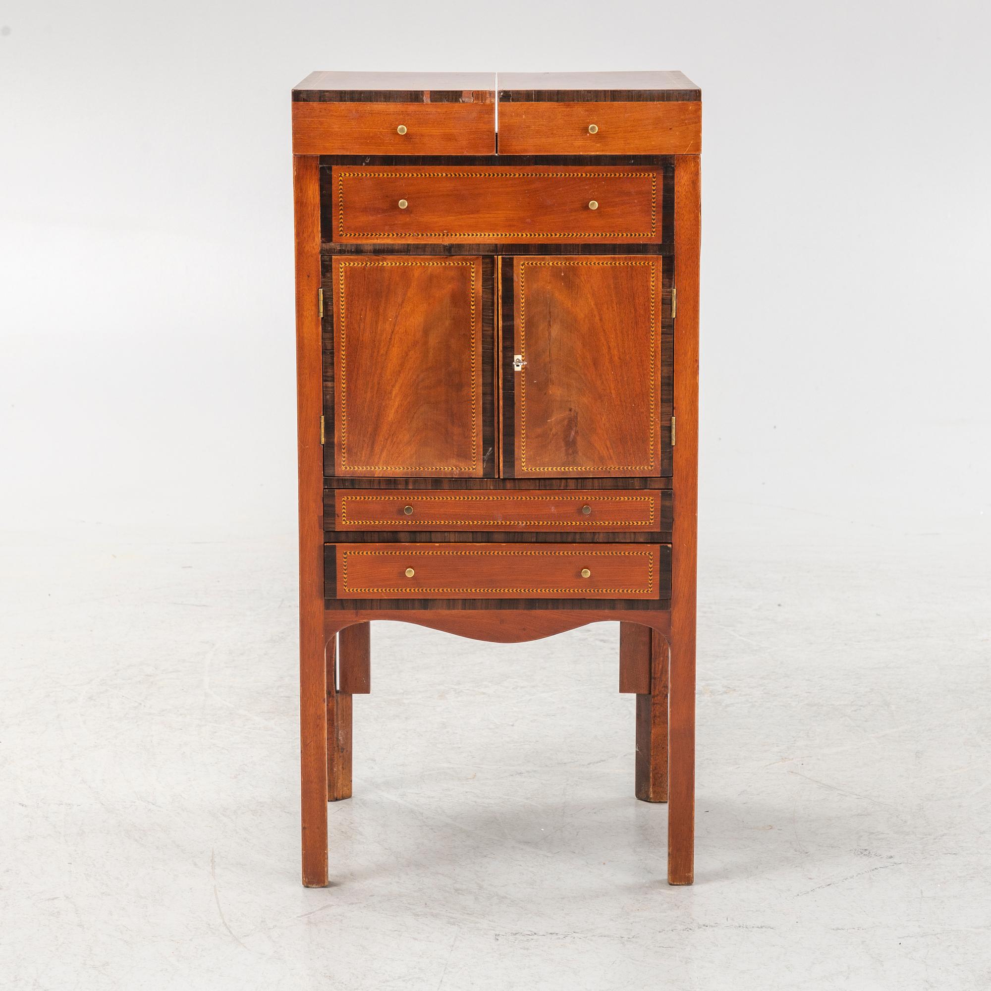 Toilette furniture, circa 1800.