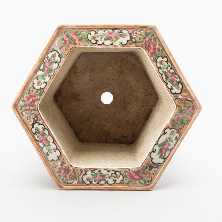 A Chinese 19th century Kanton porcelain urn.