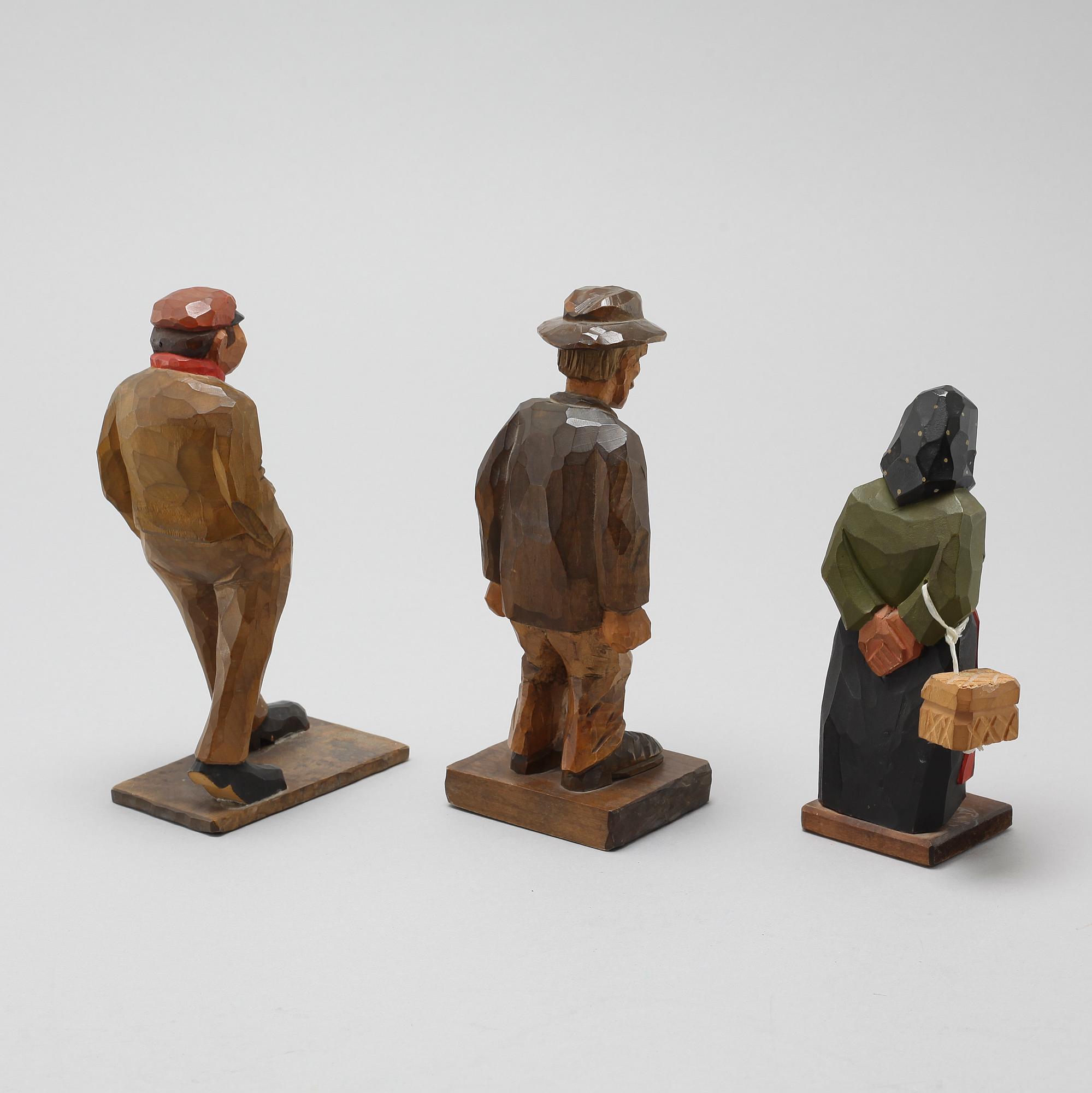 SKULPTURER, 3 st, trä, signerade, omkring 1900-talets mitt.
