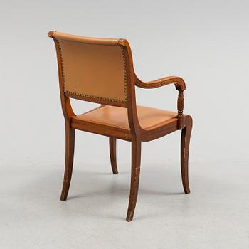 SKRIVBORD MED STOL, engelsk stil, 1900-talets mitt.