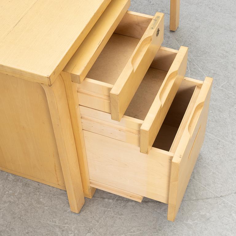Alvar Aalto, desk and chest of drawers. Artek.