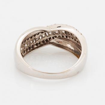 Brilliant-cut diamond ring.