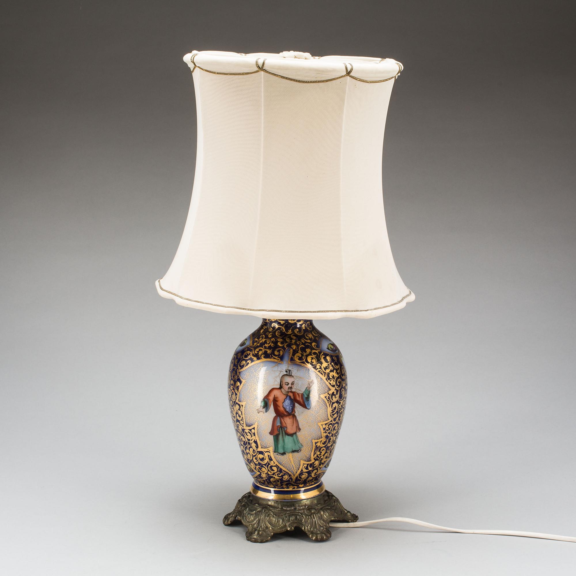 BORDSLAMPA, porslin, 1900-tal.