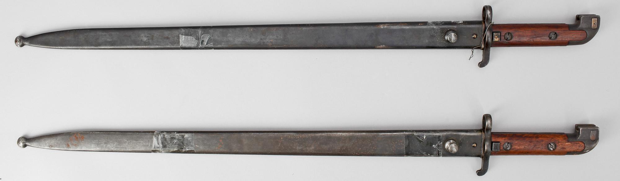 BAJONETTER, ett par, Sverige 1900-tal.