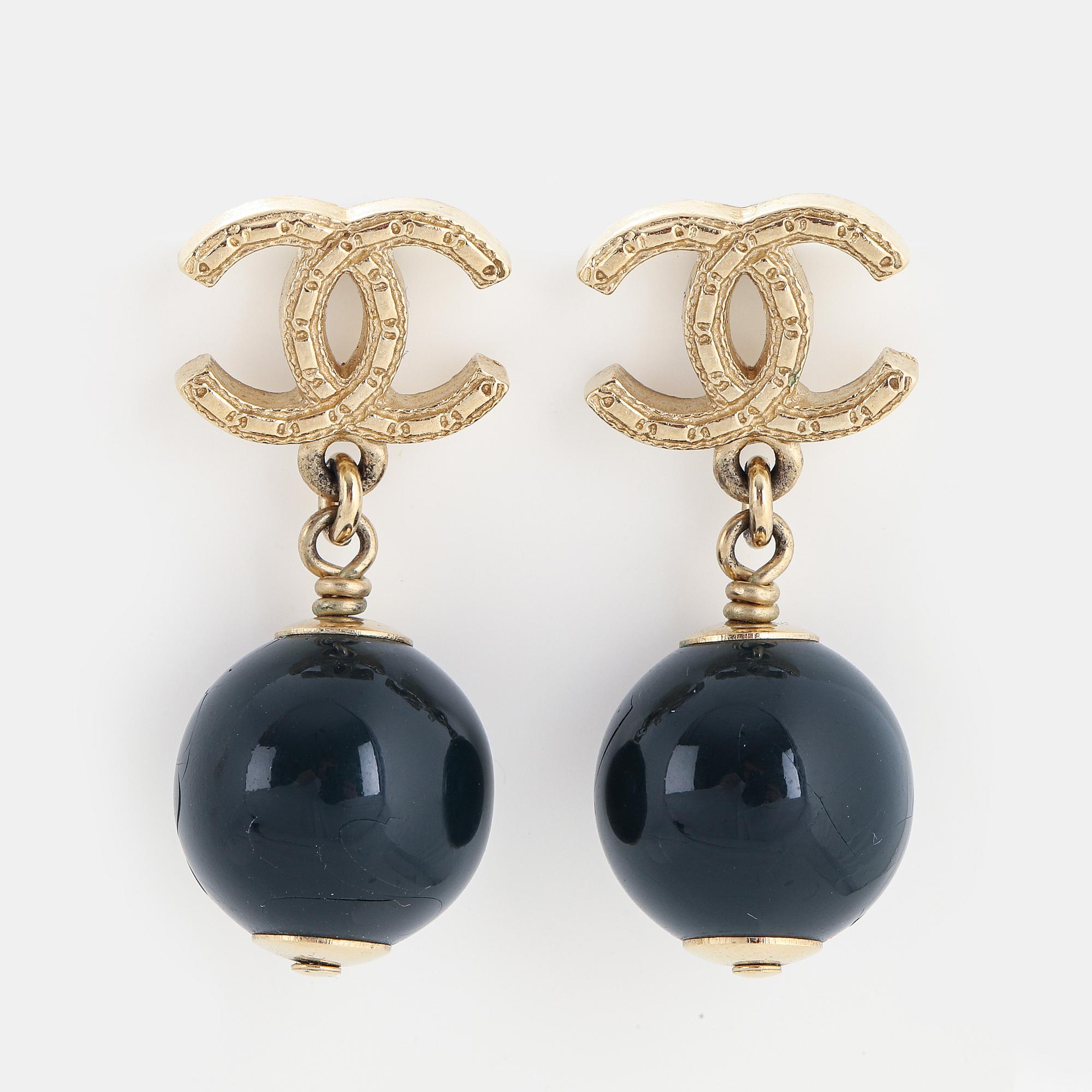 Chanel, a pair of eattings, 2013.