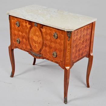 BYRÅ, gustaviansk stil, omkring 1900-talets mitt.