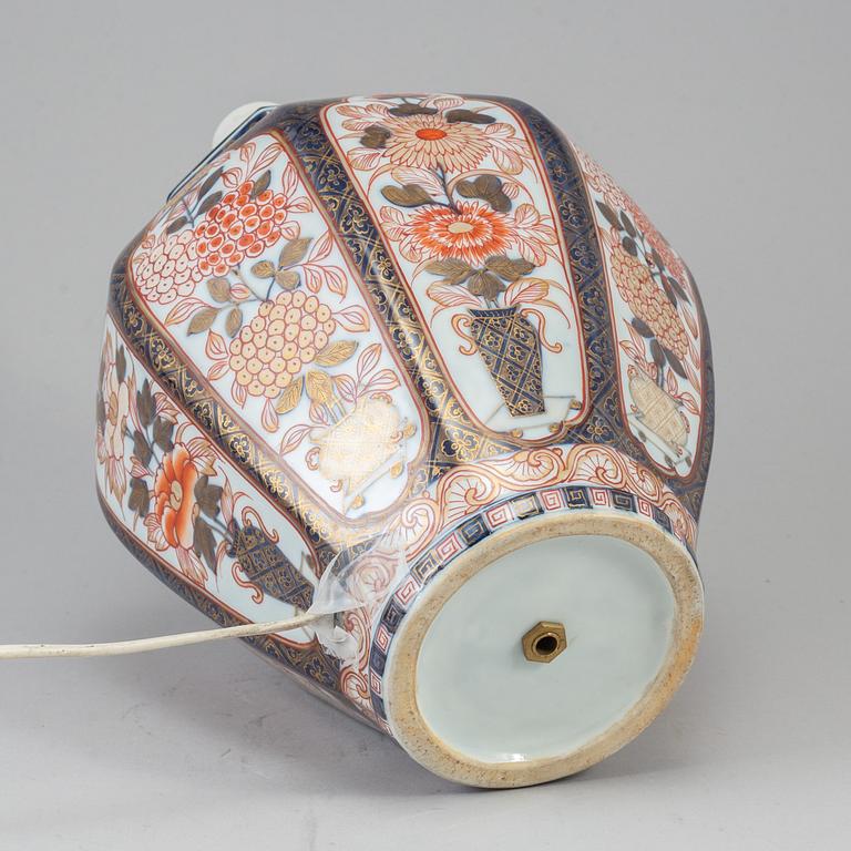 A Japanese imari jar turned into a table lamp, Meiji (1868-1912).