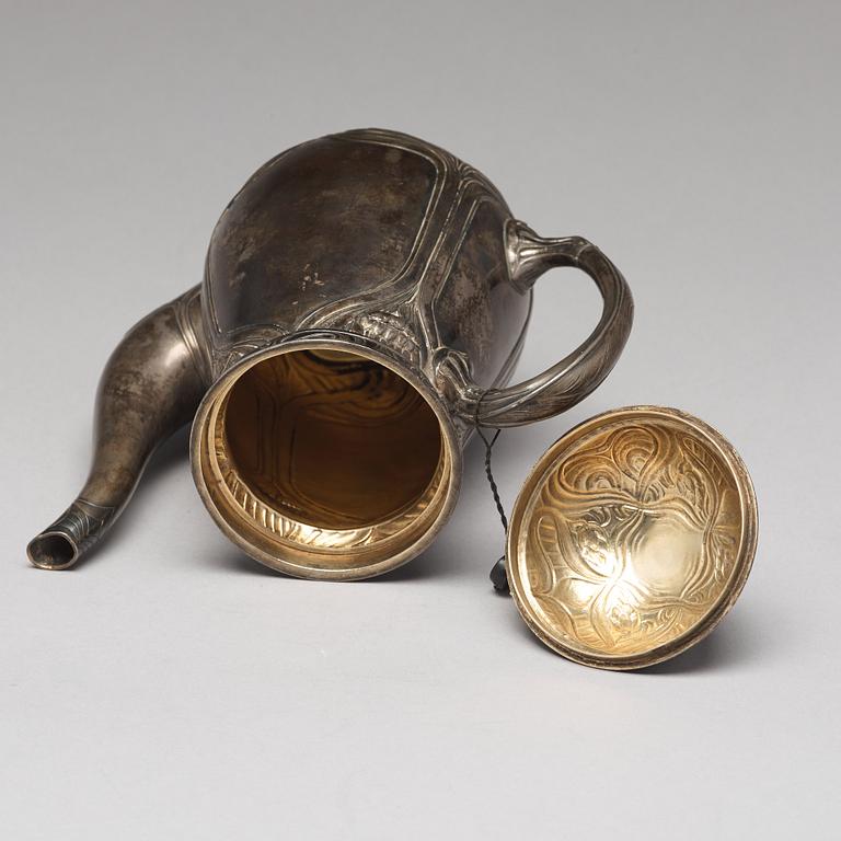 A Russian early 20th century parcel-gilt silver coffee-set, mark of Ovchinnikov, Moscow 1899-1908.