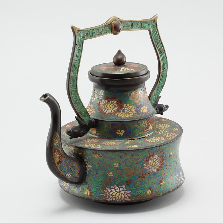 A Japanese cloisonné pot, circa 1900.