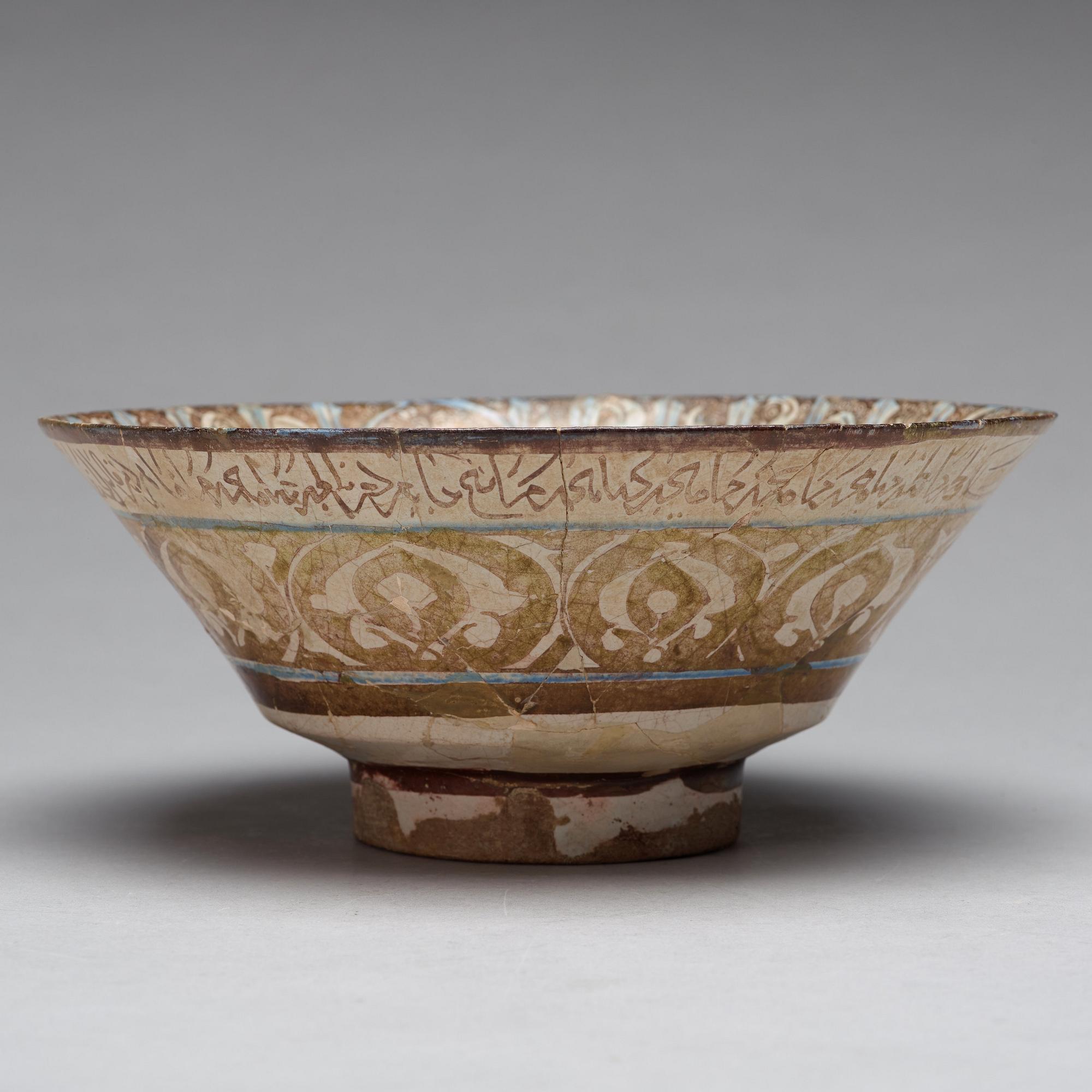 A BOWL, pottery with luster decor and blue, height ca 10 cm, diameter ca 23,5 cm, Kashan style, Persia/Iran 13th.