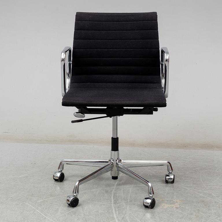 CHARLES & RAY EAMES, a 'EA 117' desk chair, Vitra.