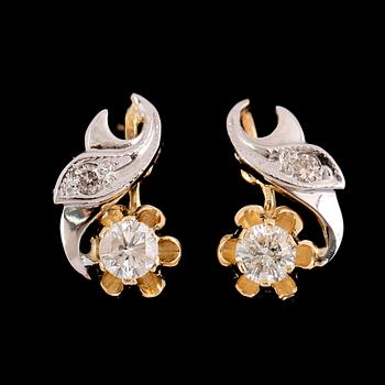 ÖRHÄNGEN, 1 par, 14 k guld, 2 briljantslipade diamanter  totalt 0.65 ct.