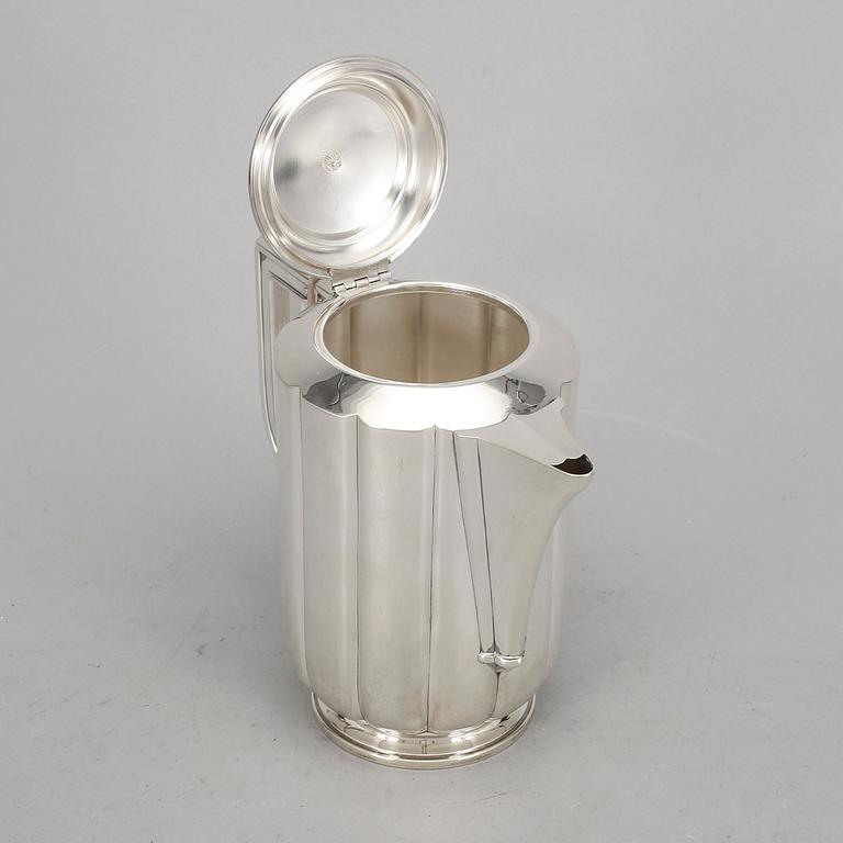 KAFFEKANNA, silver, oidentifierade, otydliga stämplar, 1900-tal. Vikt ca 612g.