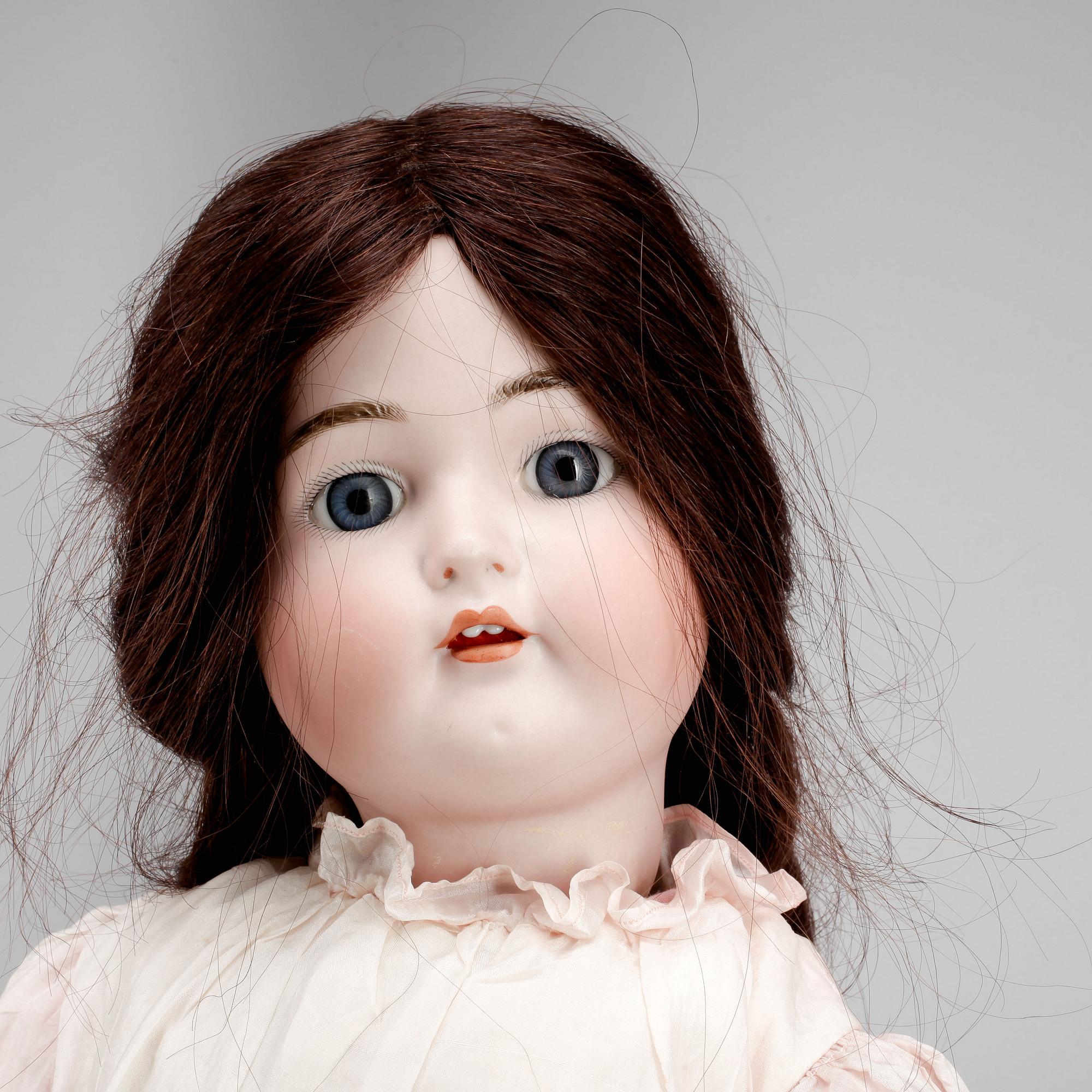 FLICKDOCKA. Biskvi. Simon & Halbig/Kämmer & Reinhardt 76. Tyskland, 1900-talets början.