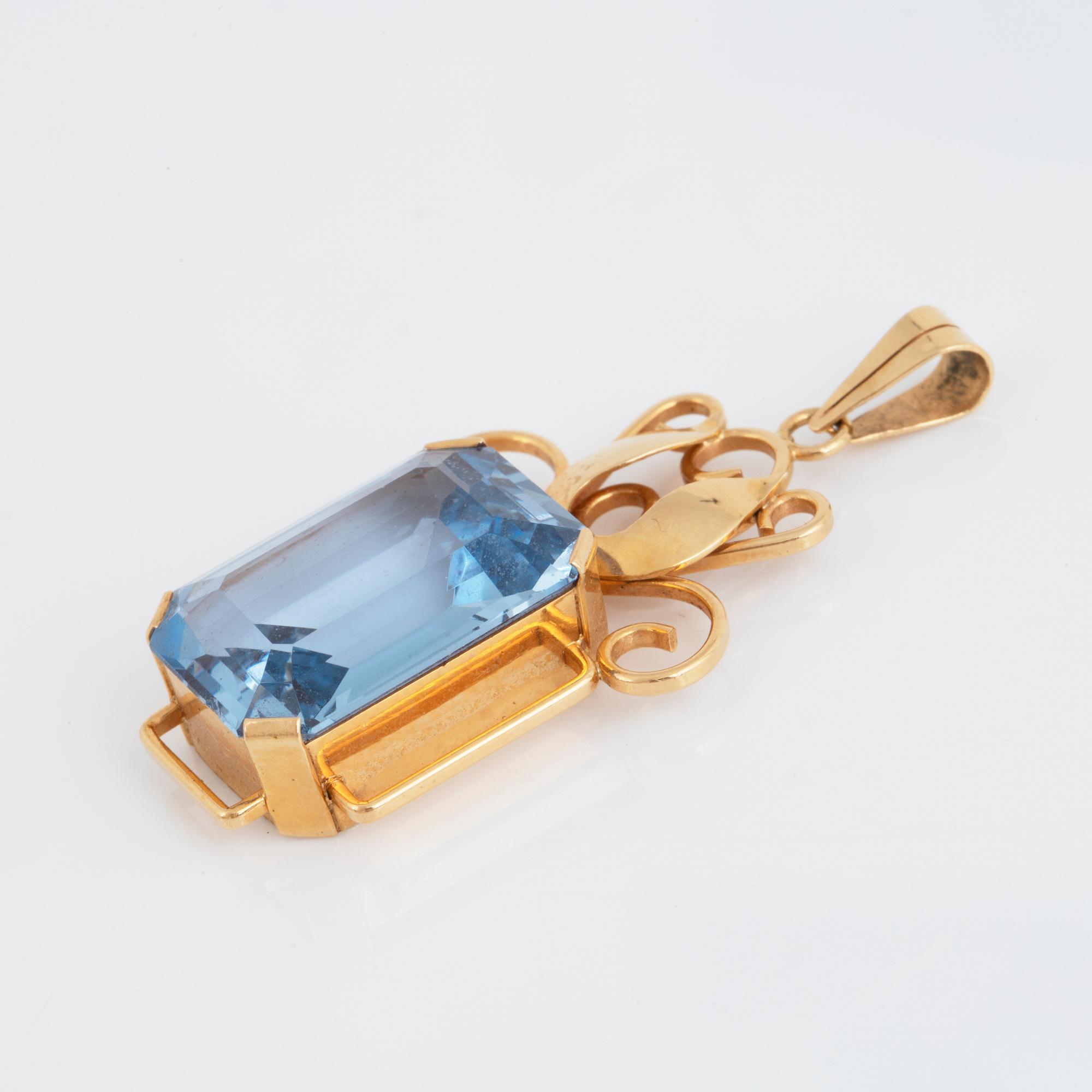 Blue synthetic spinel and 18K gold pendant.