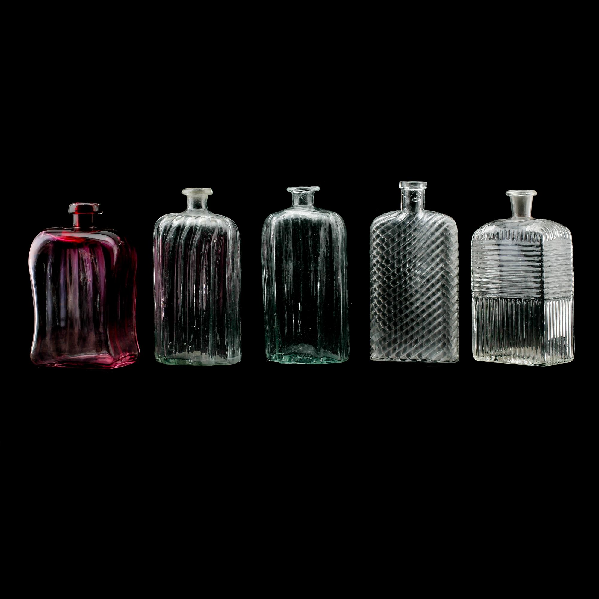 BRÄNNVINSPLUNTOR, 5 st, glas, 1800-tal.
