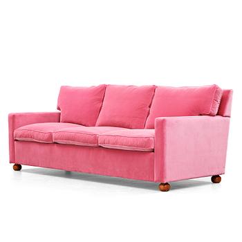 195. Josef Frank, a pink velvet upholstered three seated sofa, Svenskt Tenn, model 3031.