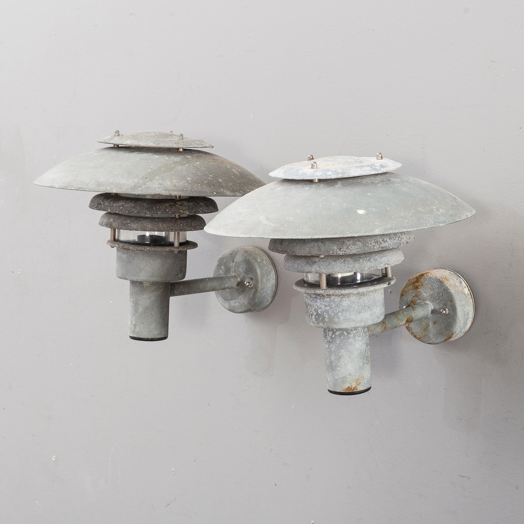 A pair of late 20th century outdoor lights.