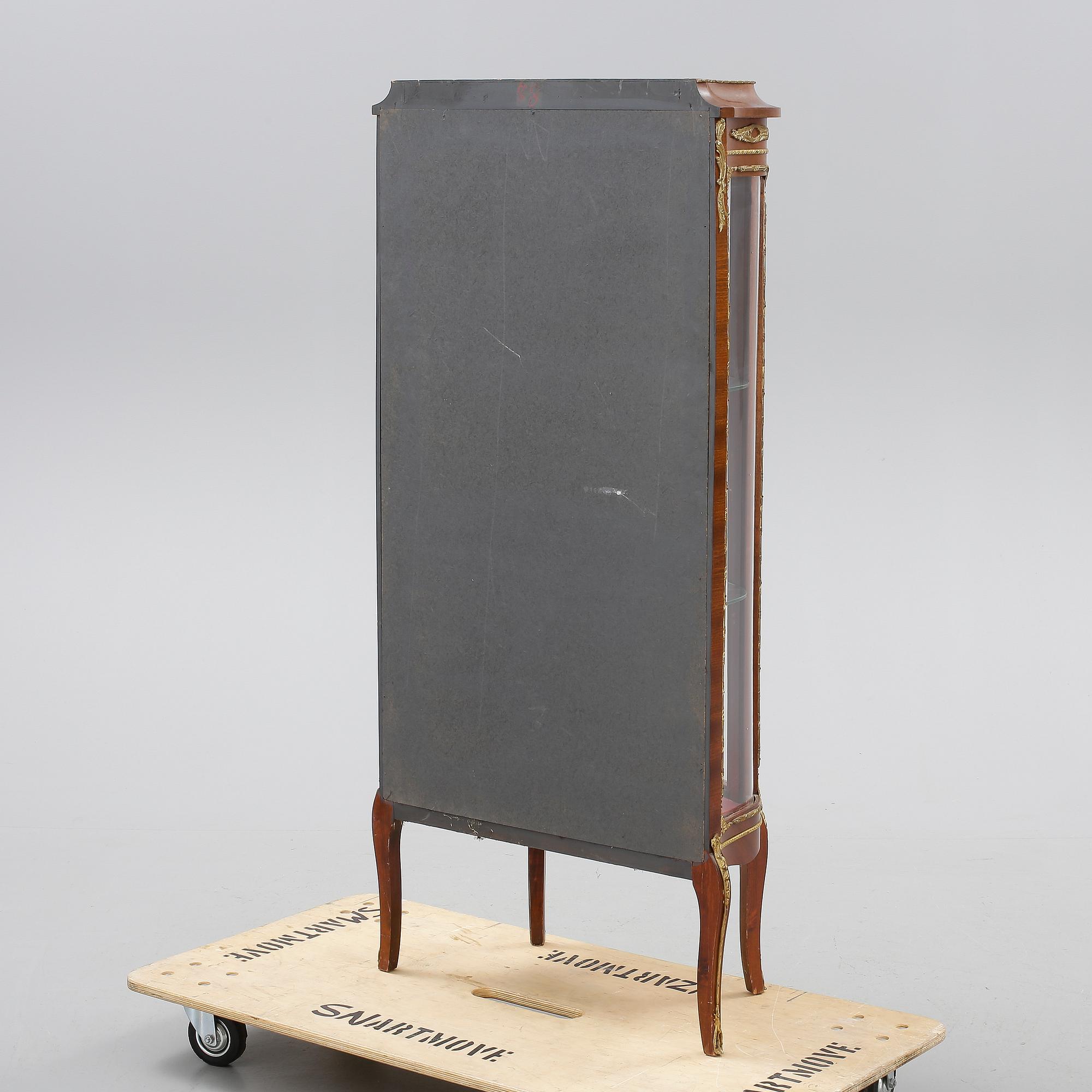 VITRINSKÅP, Louis XVI-stil, 1900-talets första hälft.